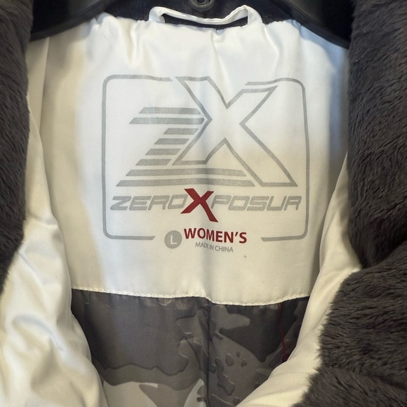 ZeroXposur White and Black Ski Jacket - Picture 3 of 10